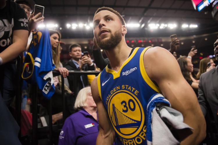 半场数据：皇马9射门4射正，塞尔塔上半场仅2脚射门（上半场数据：皇马9次射门4次射正，塞尔塔仅2次射门）