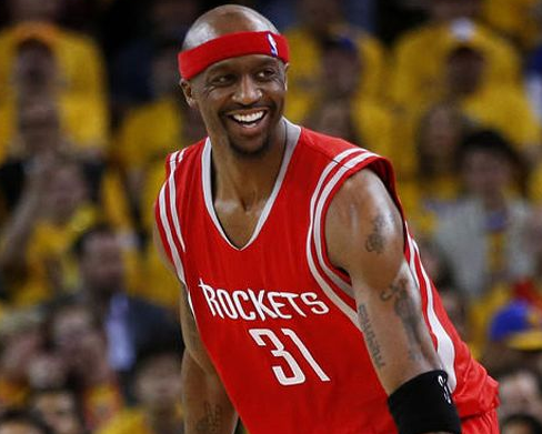 米切尔半场投篮12中7，三分5中3得到22分1板1助1断（米切尔半场砍22分，投12中7、三分5中3，外加1篮板1助攻1抢断）