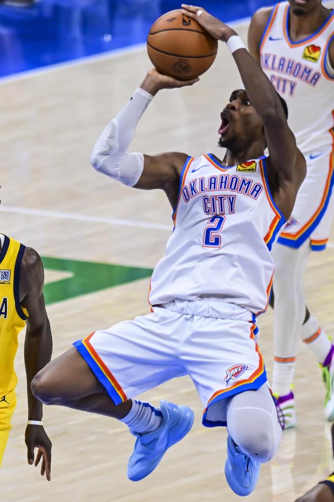 球迷态度：回顾2025年国内外足坛，哪些事让你印象深刻？（从球迷视角盘点2025年中外足坛：哪些瞬间最难忘？）