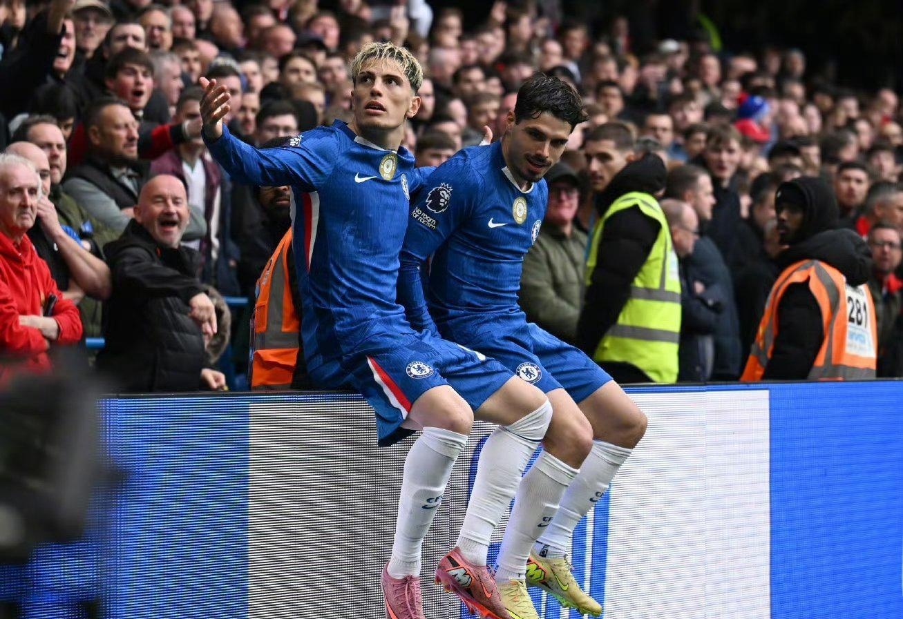 詹姆斯圣诞大战再创辉煌（詹姆斯圣诞夜再度封神）