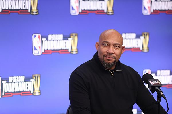 美记：快船与弗兰克谈续约还为时过早，但快船暂不会重大调整（美媒：快船与弗兰克续约时机未到，球队短期内无意大改动）