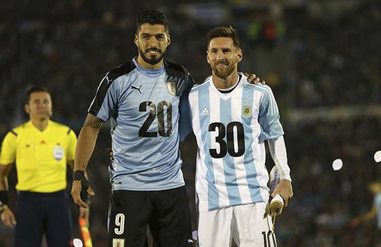 足球报：海港有意杨希，徐彬留洋仍存不确定，西海岸资金有困（足球报：海港有意引进杨希，徐彬留洋前景未明，西海岸资金紧张）