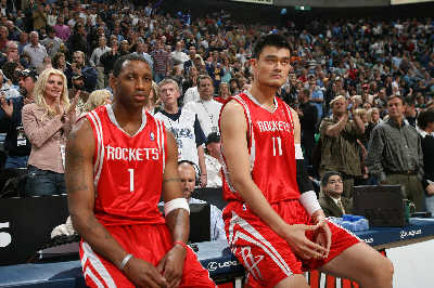 广东男篮防守稳固力克上海（广东男篮以稳固防守击退上海）