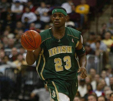 东契奇31+15+11詹皇末节12分，艾顿打爆21中4大帝，湖人力克76人（东契奇31+15+11，詹皇末节独取12分；艾顿压制大帝21投仅4中，湖人击败76人）