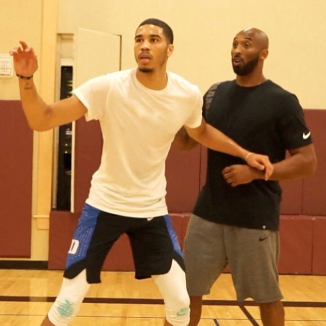 图片报：多特内部认为小贝林踢得过于保守，不过仍然信任他（图片报：多特内部认为小贝林风格偏谨慎，但对他的信任未动摇）