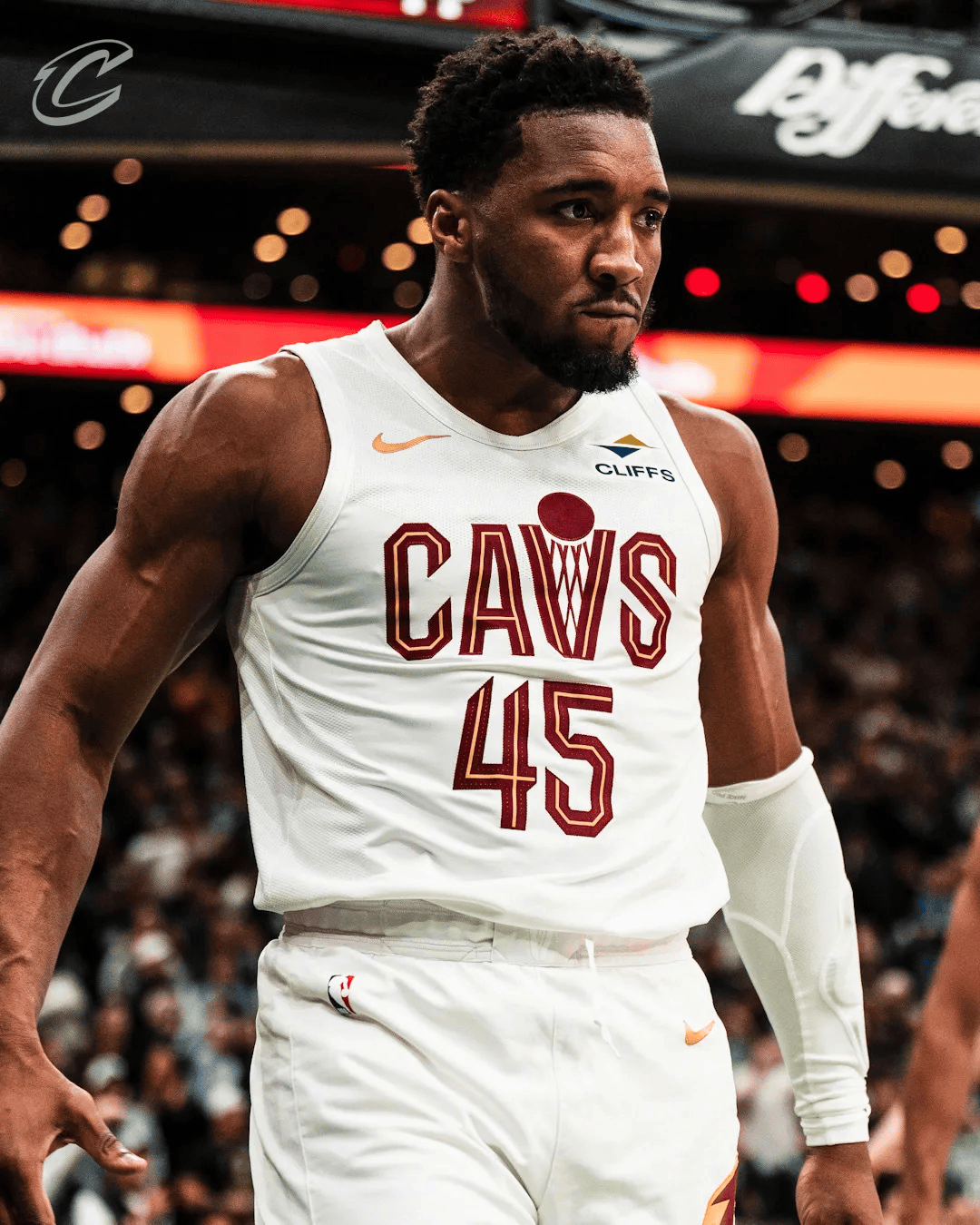 篮球火箭外线手感回暖，赢球势头增强（火箭外线回暖，胜势愈盛）