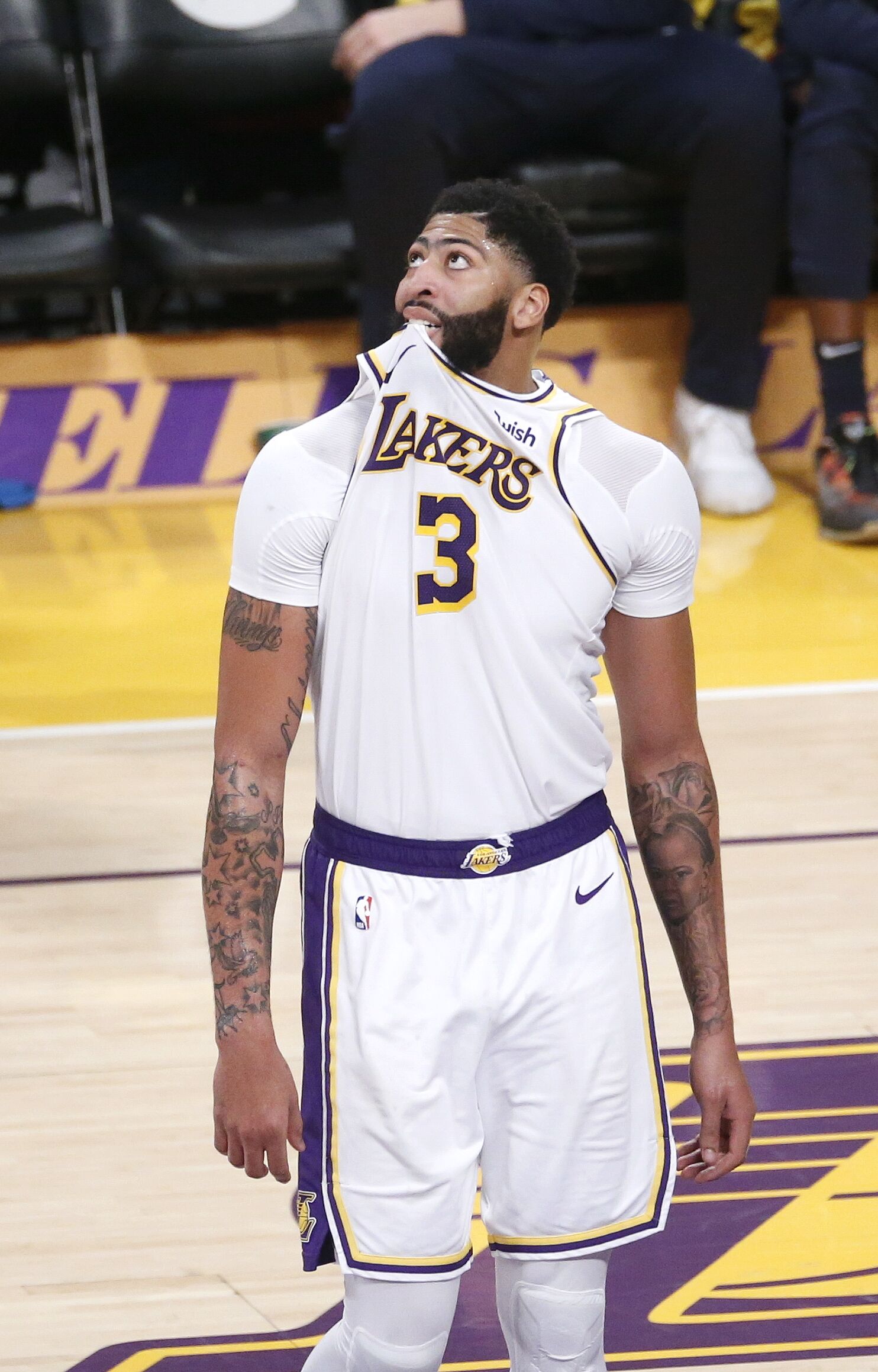 开拓者对快船伤病报告：格兰特等六人缺席，罗威出战成疑（开拓者对阵快船伤情通报：格兰特等六将缺阵，罗威出战存疑）