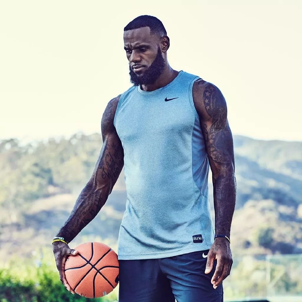 萨尼亚选择内马尔为自己最难对付的对手，廷贝尔选择梅西（萨尼亚称内马尔是他最棘手的对手，廷贝尔则选择梅西）