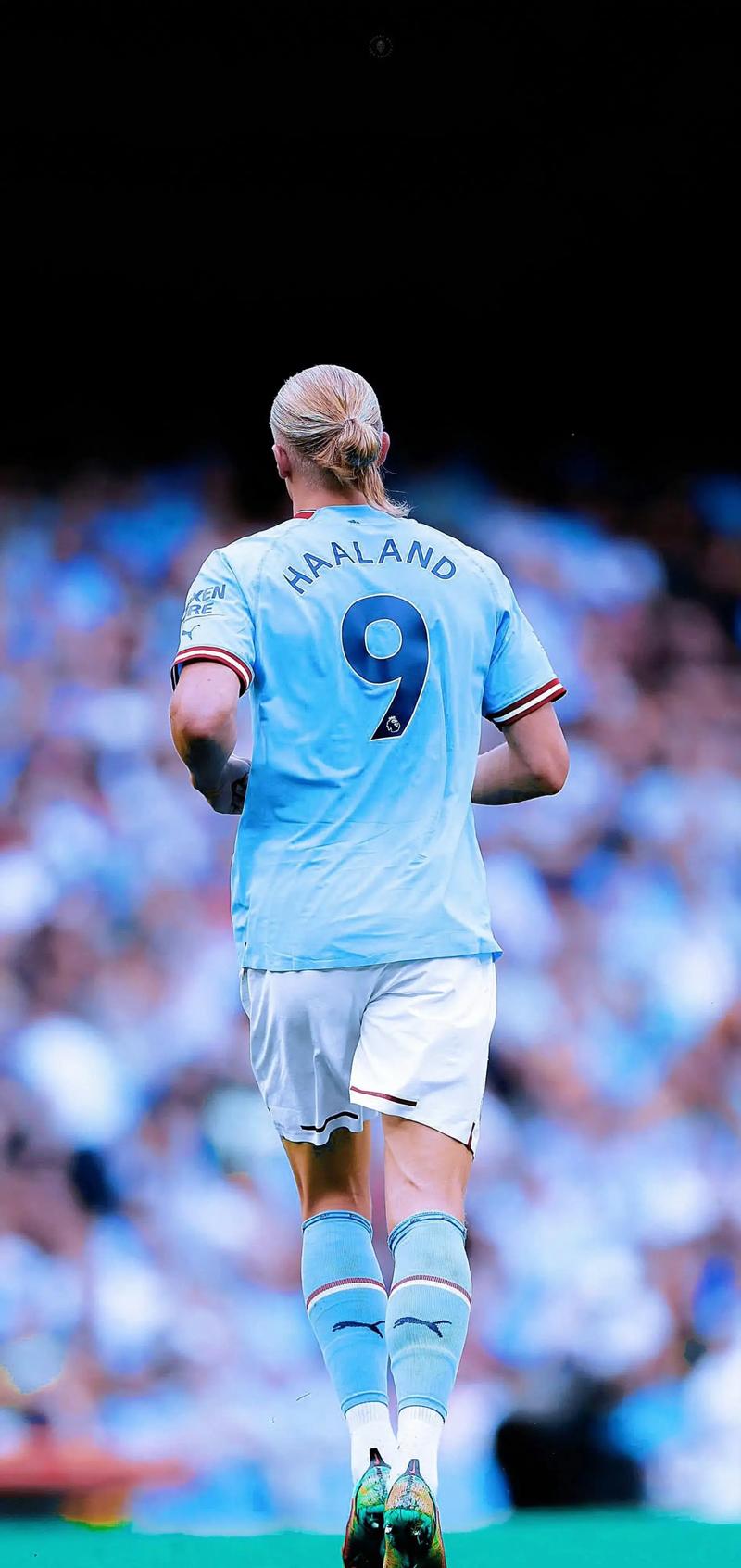 扣爽了！洛夫顿半场4中3得到9分4篮板3助攻（状态火热！洛夫顿半场4投3中，拿下9分4板3助）