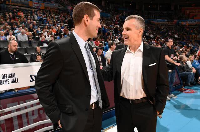 2次，阿劳霍是欧冠改制以来染红次数并列最多的巴萨球员（阿劳霍两次染红，追平欧冠改制后巴萨红牌最多纪录）