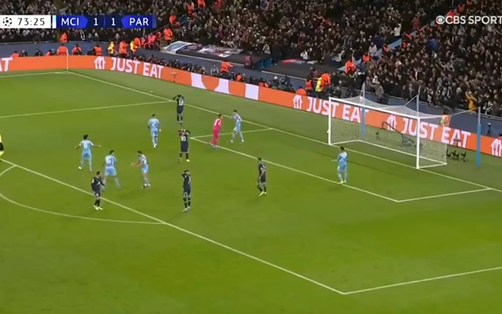 欧冠前瞻：阿贾克斯客战黑马卡拉巴克，能否期盼取得首胜？（欧冠展望：阿贾克斯做客挑战黑马卡拉巴克，首胜能否到来？）