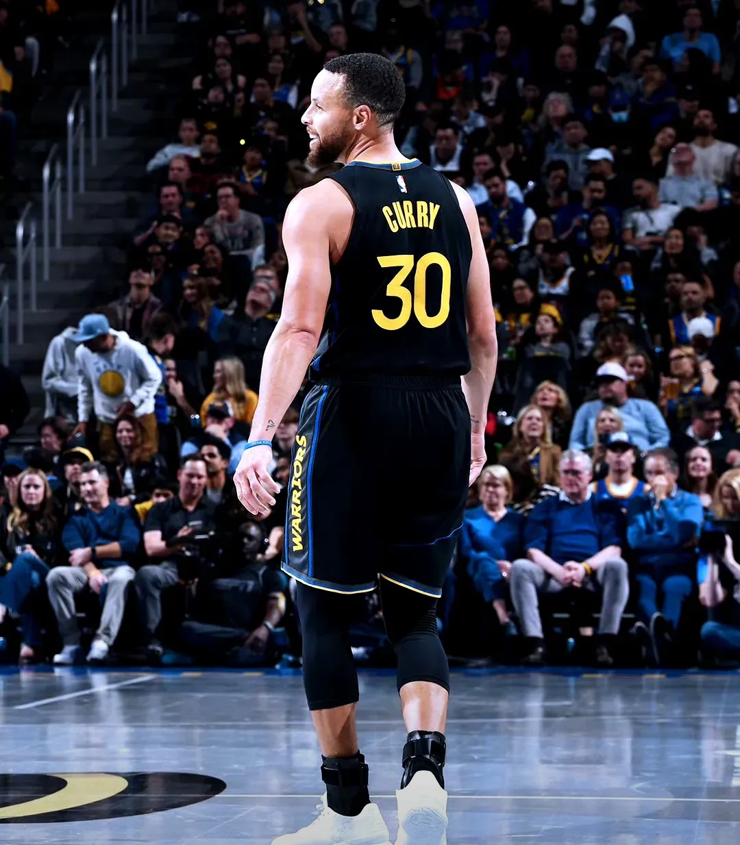 莱万：我经常带伤上场，肋骨骨折也硬撑；不着急决定未来（莱万称常带伤上阵，肋骨骨折也咬牙坚持；对未来暂不急于决定）