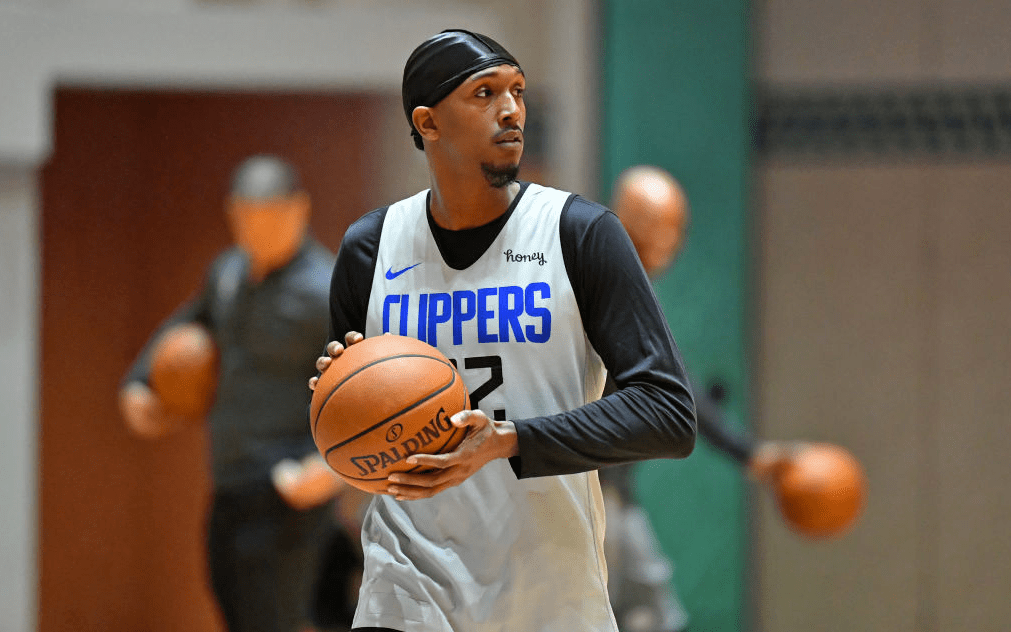 拿手好戏！贾明儒鬼魅断球 随后长甩助飞迪亚洛快攻滑翔劈扣（看家本领！贾明儒鬼魅抢断，长传助飞迪亚洛快攻滑翔暴扣）