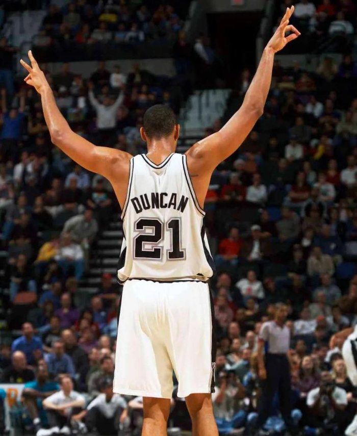 维蒂尼亚是第九位欧冠对英格兰球队戴帽球员，也是葡萄牙首人（欧冠对英格兰球队上演帽子戏法，维蒂尼亚成史上第九人兼葡萄牙首人）