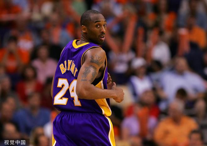 足球摄影最佳瞬间捕捉技巧（足球赛场精彩瞬间拍摄要领）