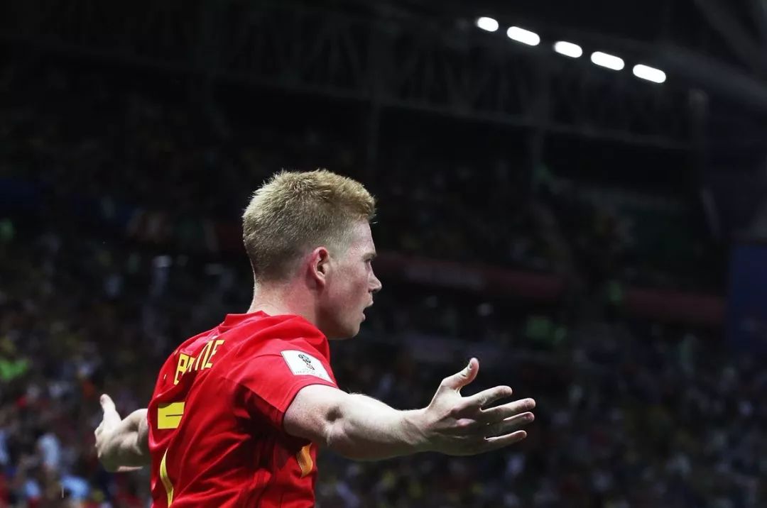 曼联因巴塞罗那关注而面临挑战，加布里埃尔被多家俱乐部关注，但曼联尽力留住他。（巴塞罗那关注加剧曼联压力：加布里埃尔成多队目标，曼联全力挽留）